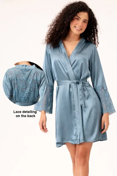 Chic Basic Robe in Lilac - Satin & Lace image 3