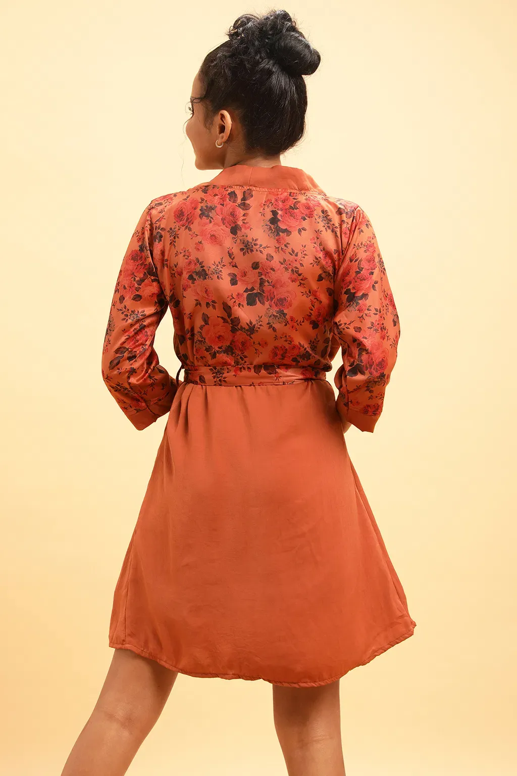 Chic Basic Robe in Rust Brown - Satin image 3