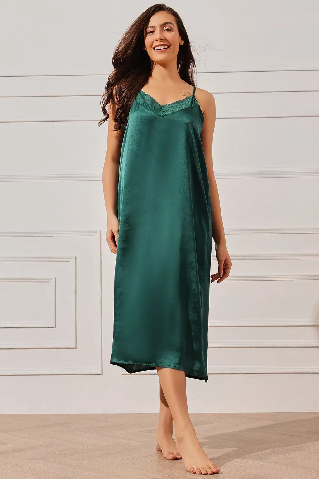 Solid Long Nighty & Floral Print Robe Set in Emerald Green - Satin image 5